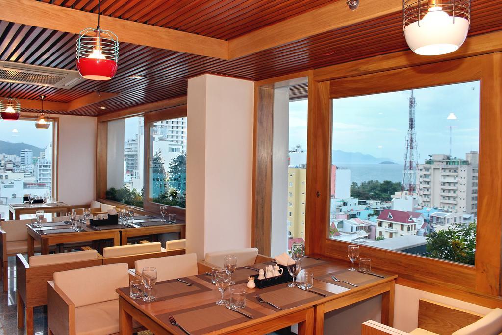 Holiday Hotel Nha Trang Exteriör bild