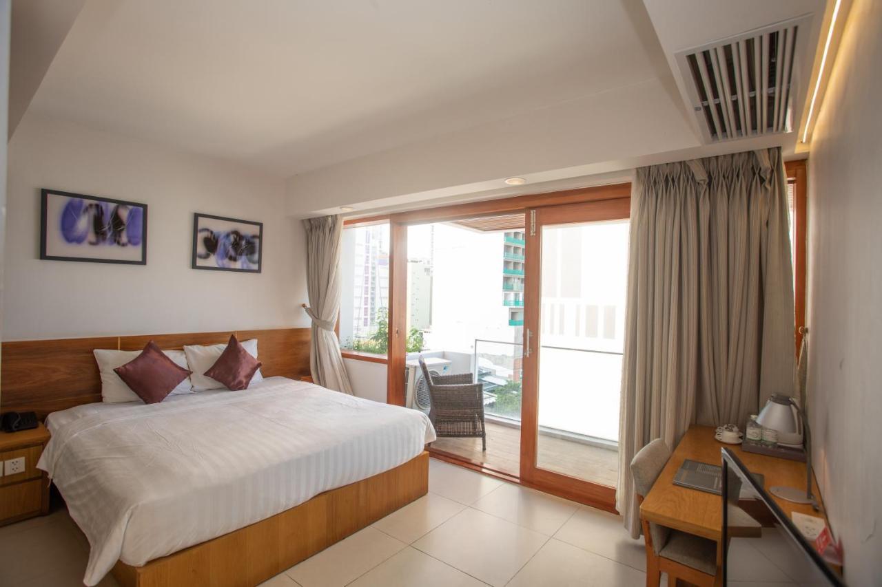 Holiday Hotel Nha Trang Exteriör bild