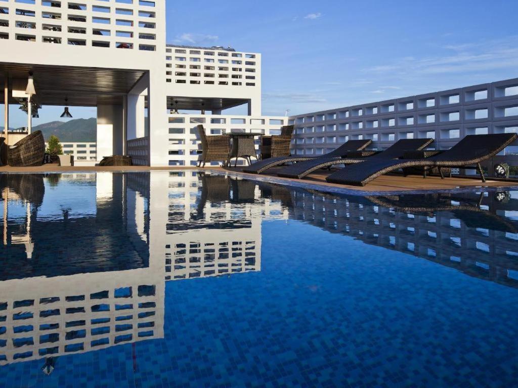 Holiday Hotel Nha Trang Exteriör bild