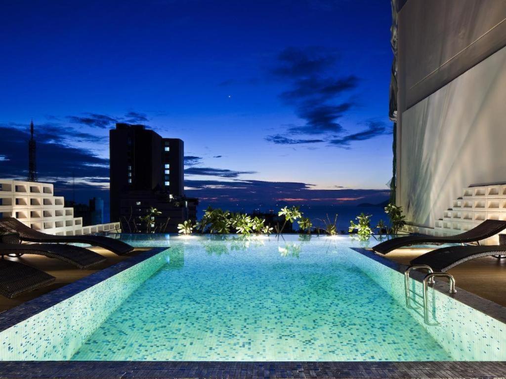Holiday Hotel Nha Trang Exteriör bild
