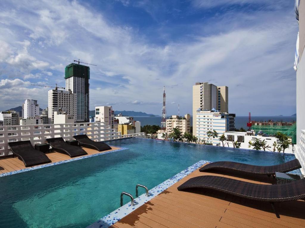 Holiday Hotel Nha Trang Exteriör bild