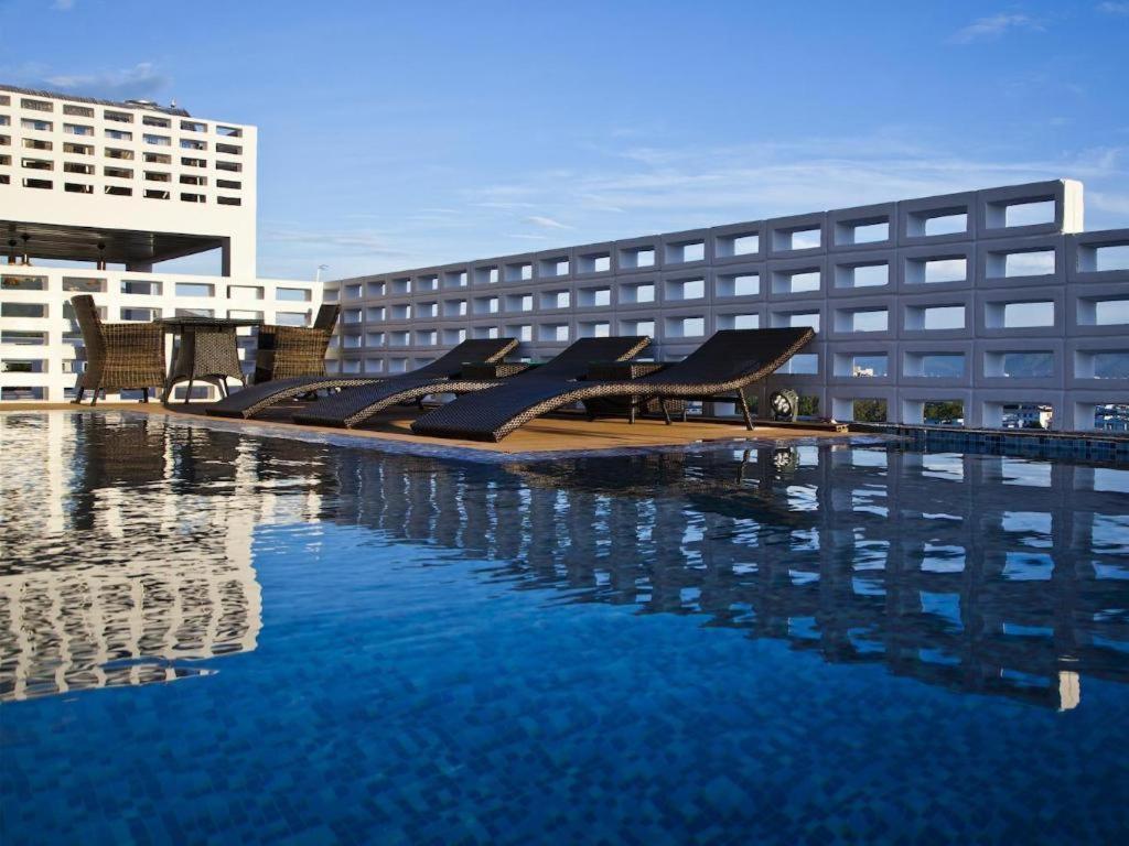 Holiday Hotel Nha Trang Exteriör bild