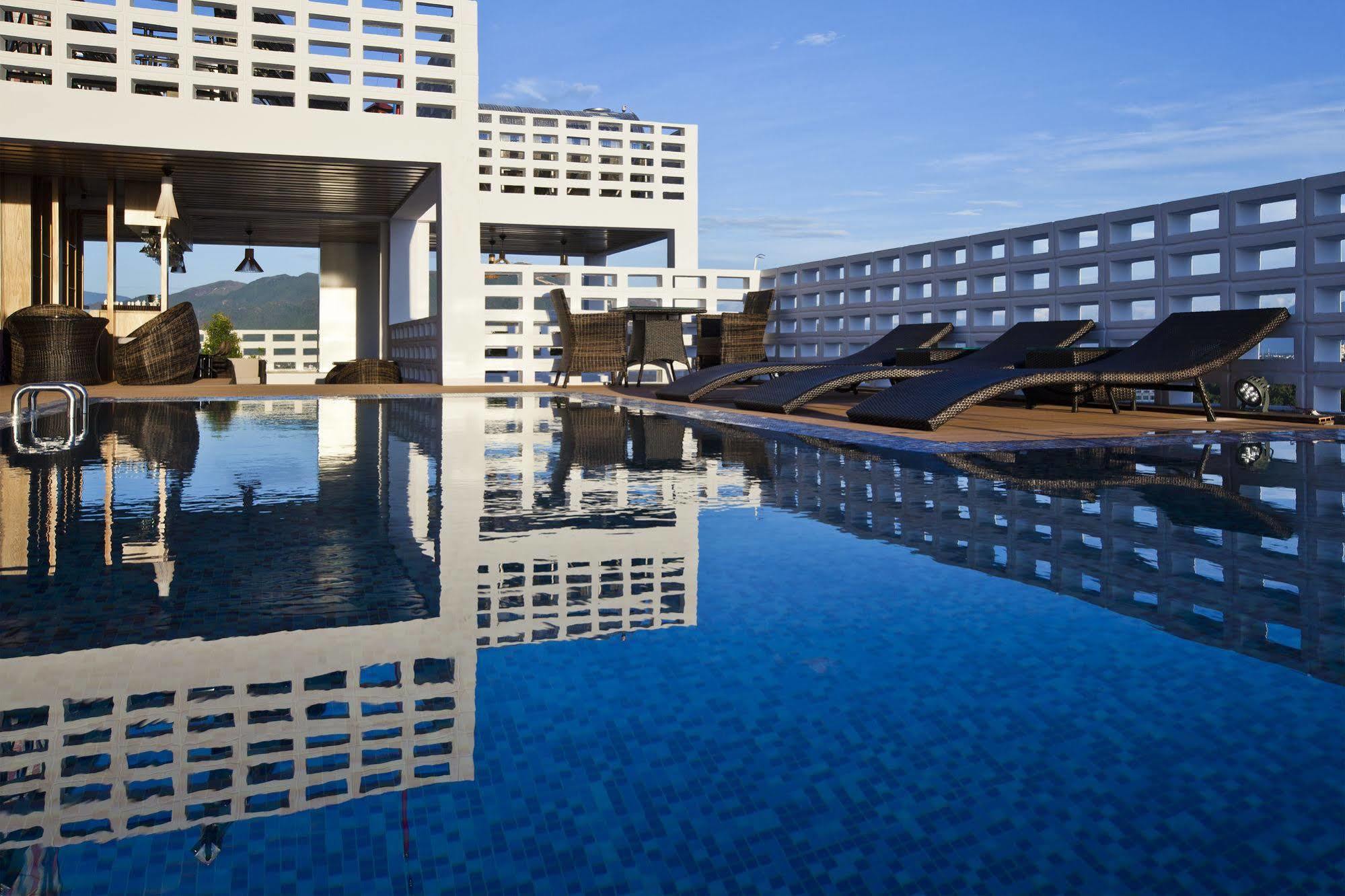 Holiday Hotel Nha Trang Exteriör bild
