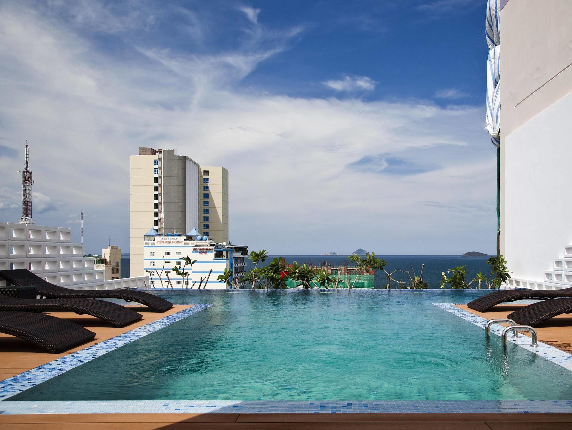 Holiday Hotel Nha Trang Exteriör bild